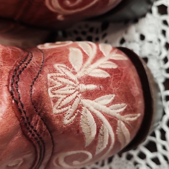 Corral Women's Distressed Leather Boots Size 9 Intricate Floral Embroidery - Picture 15 of 16